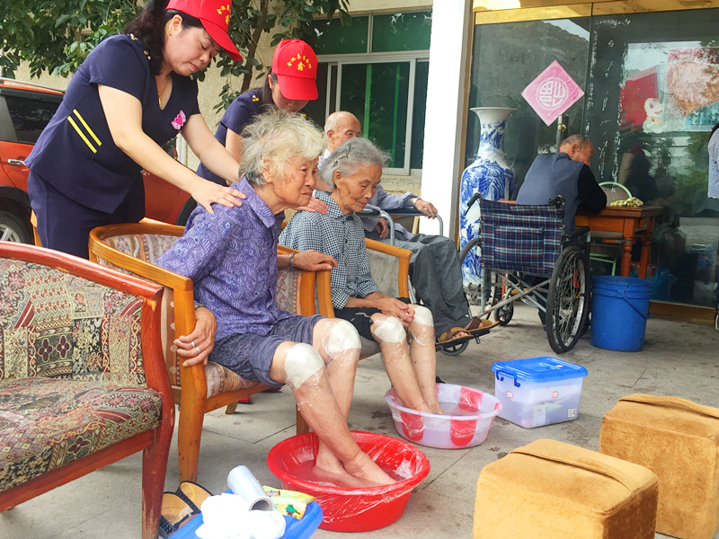 乐清翁垟街道组织志愿者慰问老年公寓 关爱老人渐成常态